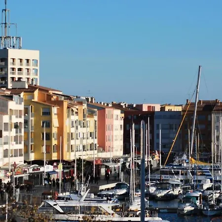 2 Pieces 3 Personnes Plein Centre 73983 Agde
